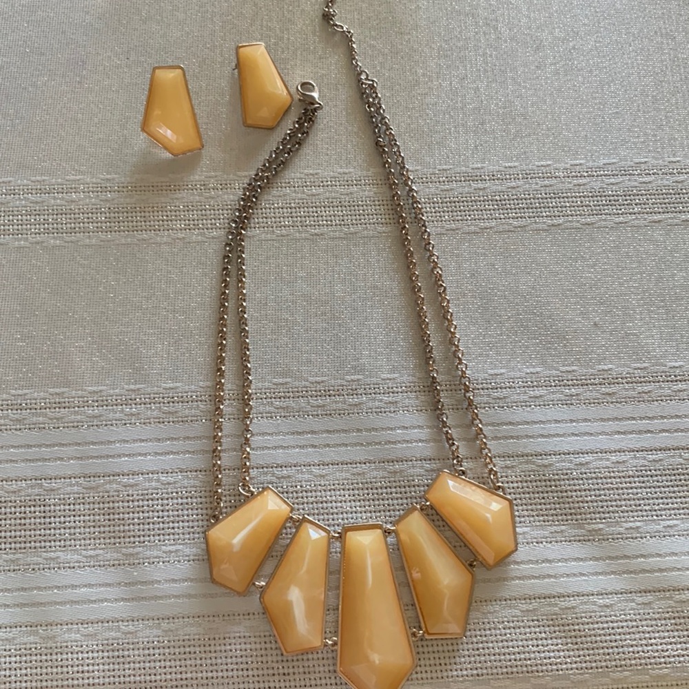 Necklace and earring set